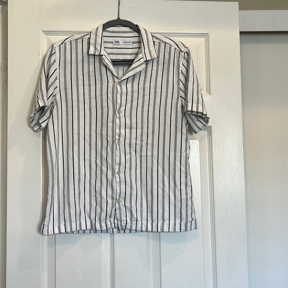 Zara Mens Short Sleeve Shirt. Black & White Stripes. Light weight, cool & airy!